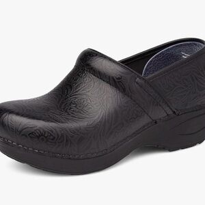 Dansko Women’s XP 2.0 Lightweight Clogs